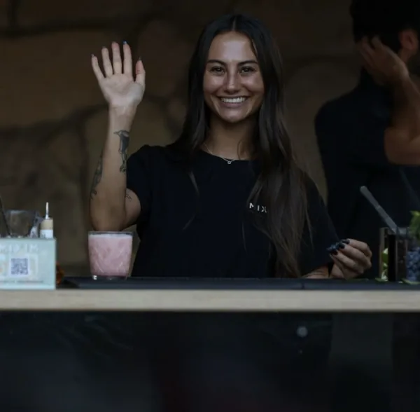 Mixim bartender at an event